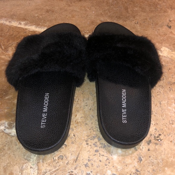 Girls Size 4 Fluffy Slides - Picture 2 of 5